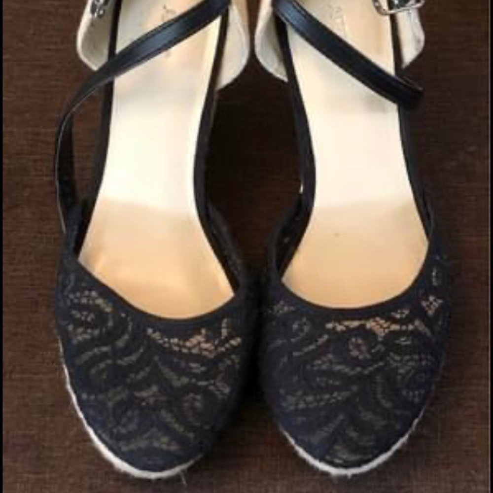 Women's dress shoes size 7 medium - worn once